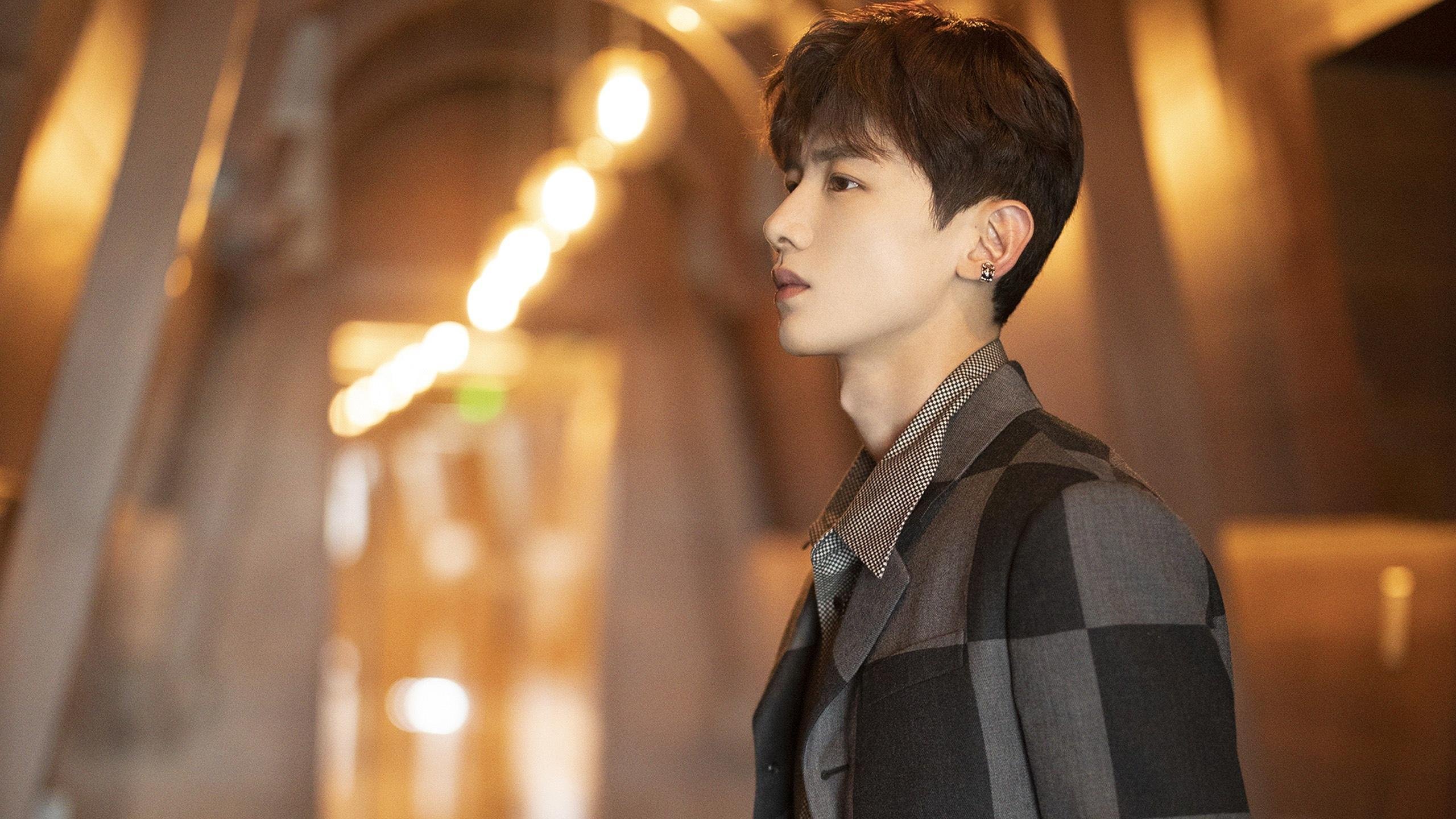 快速突破配合中锋得分频繁，中锋打法跑位