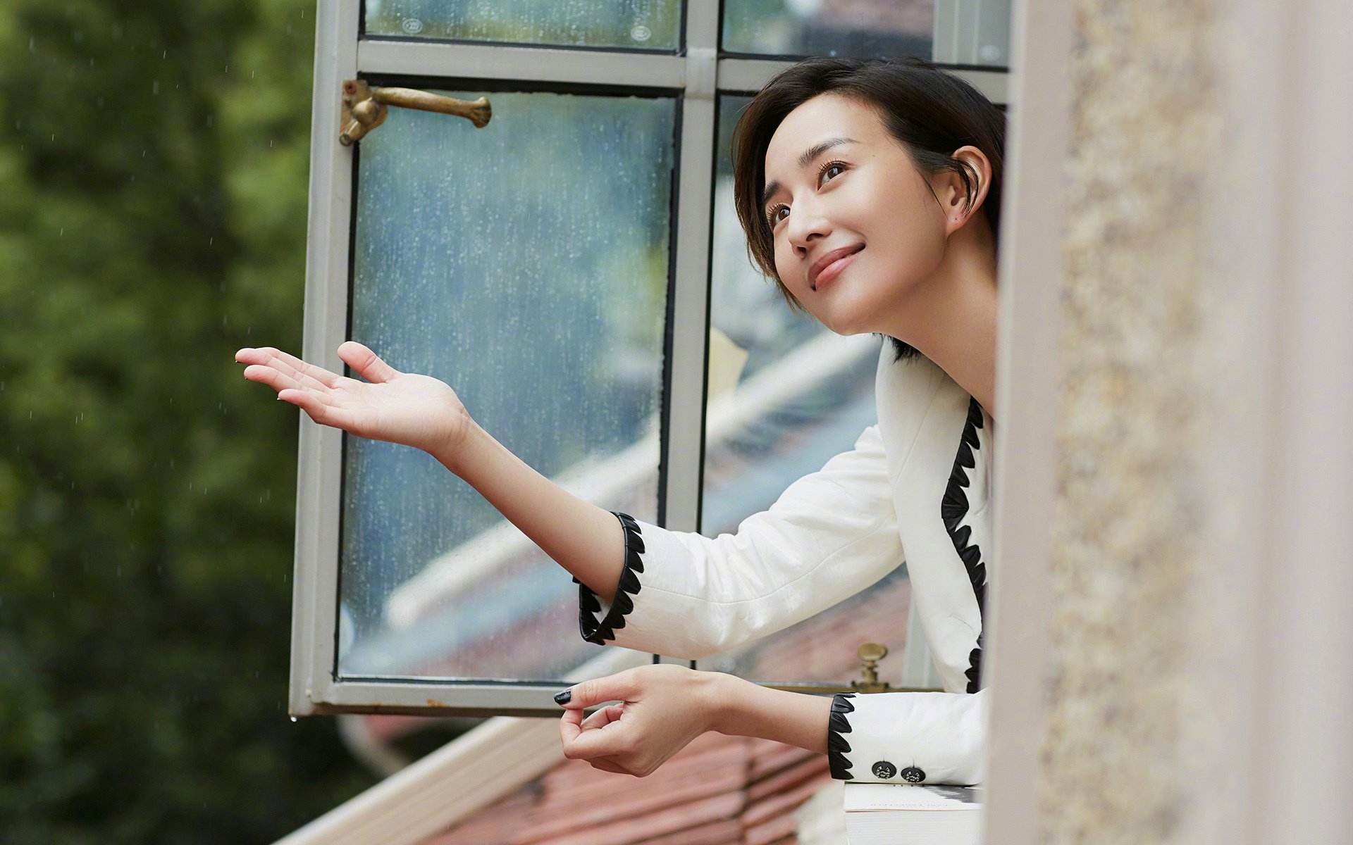 拜仁慕尼黑领跑德甲,内外战力俱佳