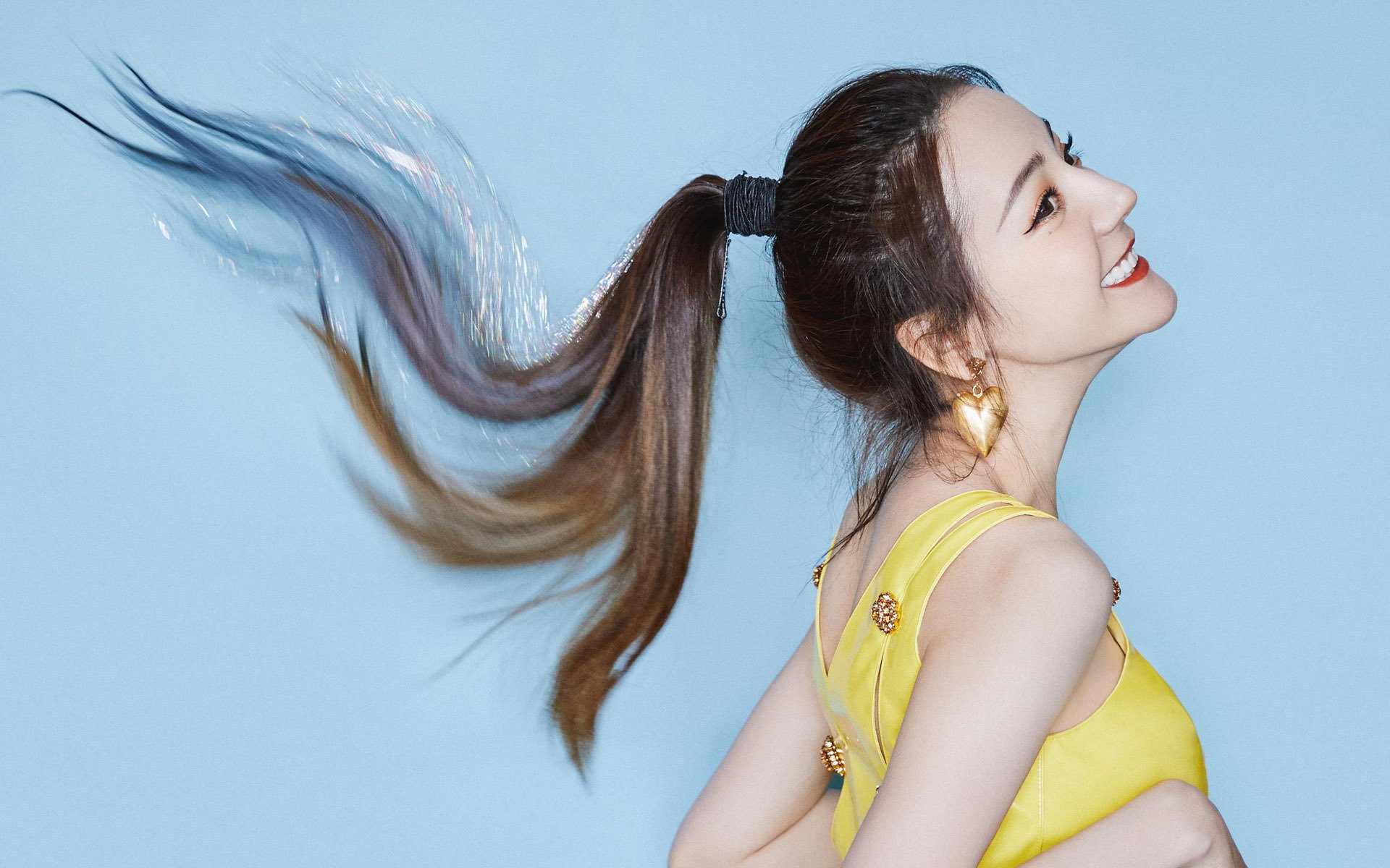 特斯·冯·迪克:从中场起手,常常为南非队创造快节奏的进攻机会