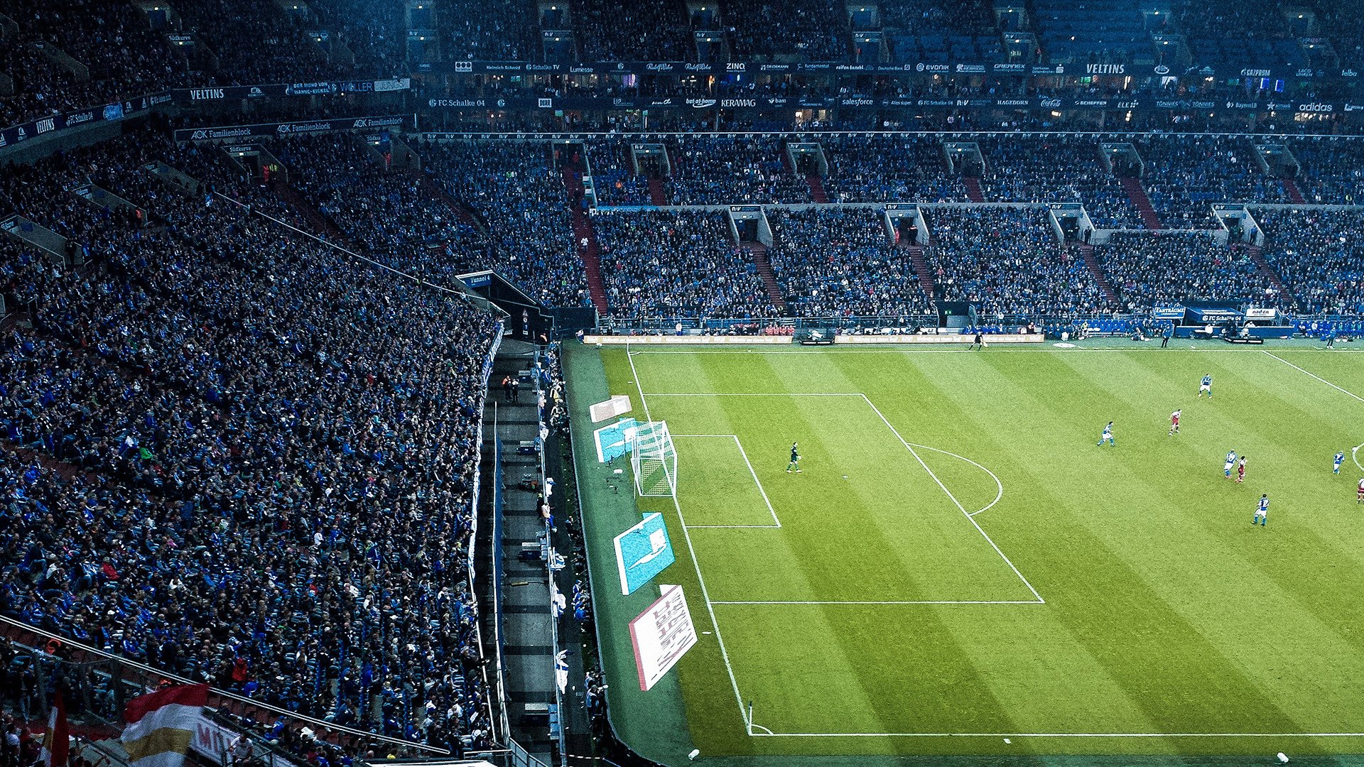 德甲龙争虎斗:多特爆冷败北,积分差距缩小至2分,德甲多特对科隆