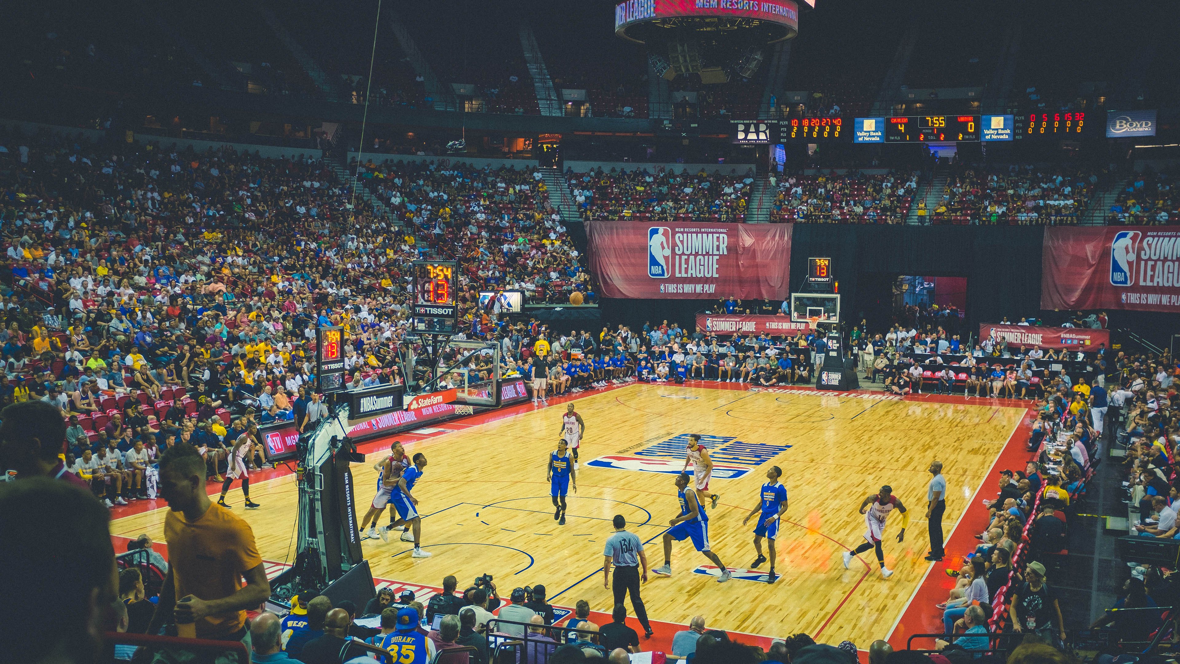 赛场挑战：最艰难的比赛瞬间回顾，对于这场艰难的比赛,队员们心理上都准备好了吗